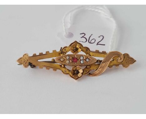 An antique ruby and pearl brooch 9ct - 2.1 g.