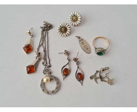 A 9ct and silver ring and assorted silver jewellery