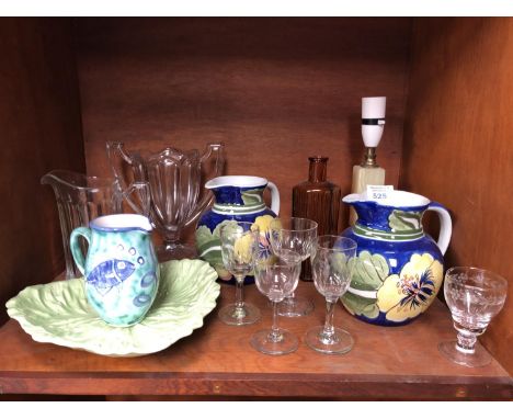 A MIXED GROUP OF CERAMICS AND GLASS TO INCLUDE ONYX LAMP BASE, CARLTON WARE LEAF DISH ETC (QTY) 