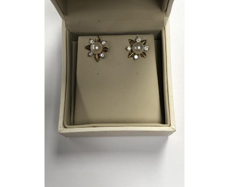 A BOXED PAIR OF LADIES 9CT YELLOW GOLD, DIAMOND AND PEARL CLUSTER EARRINGS 