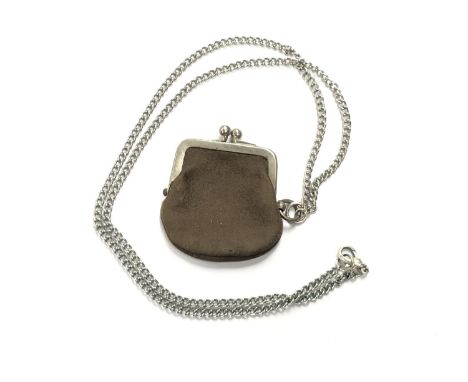 A VINTAGE LEATHER SOVEREIGN CASE WITH CHAIN 