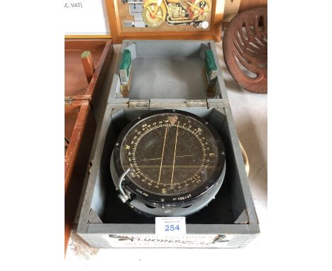 A VINTAGE W.W.II R.A.F BOMBER COMPASS, BOXED 