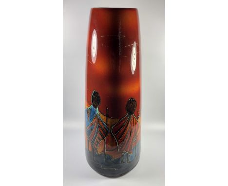 A LARGE ANITA HARRIS CERAMIC 'TRIBAL LADIES' PATTERN VASE, SIGNED IN GOLD, HEIGHT 41CM 