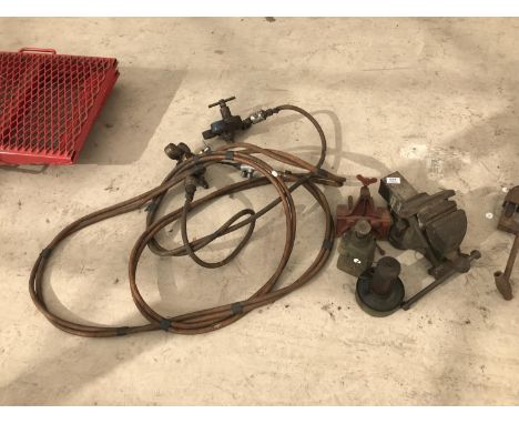 A PAIR OF OXYACETYLENE PIPES, GUAGES AND TOOLS, TWO VICE, A BOTTLE JACK AND LAMP 