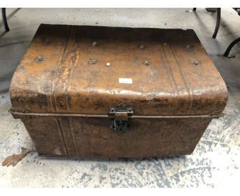 A VINTAGE METAL TRUNK / CHEST 
