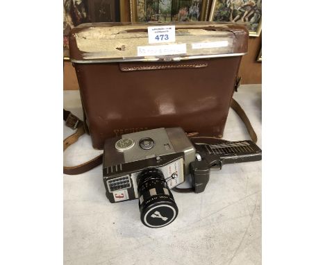 A VINTAGE CASED 'YASHICA' REFLEX ZOOM 8-E CINE CAMERA 