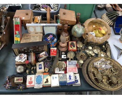 A LARGE COLLECTION OF ASSORTED ITEMS TO INCLUDE MINIATURE GLOBE, PLAYING CARDS, CONCERTINA SEWING BOX AND CONTENTS ETC (QTY) 
