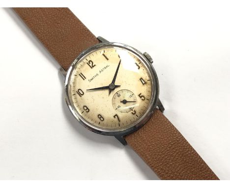 A GENTS VINTAGE 'SMITHS' ASTRAL WATCH WITH SUBSIDIARY SECONDS DIAL, WORKING 