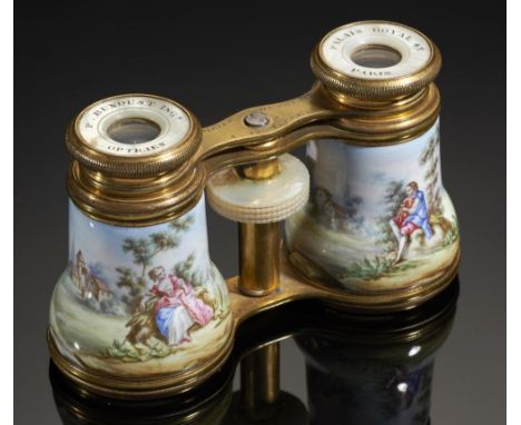 A PAIR OF FRENCH GILTMETAL AND ENAMEL OPERA GLASSES, JUMELLE DUCHESSE A 12 VERRES, LATE 19TH C the mother of pearl eyepieces 