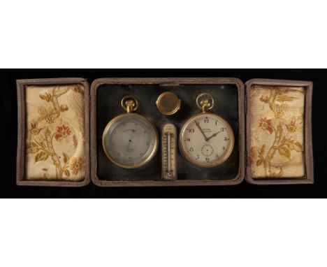 A GILTMETAL DESK TIMEPIECE COMPENDIUM, ROSS LONDON, EARLY 20TH C comprising watch type keyless lever timepiece and matching a