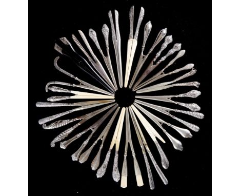 TWENTY ONE PAIRS OF SILVER HANDLED GLOVE STRETCHERS, MAINLY VICTORIAN AND EARLY 20TH C  various sizes, makers and dates, seve