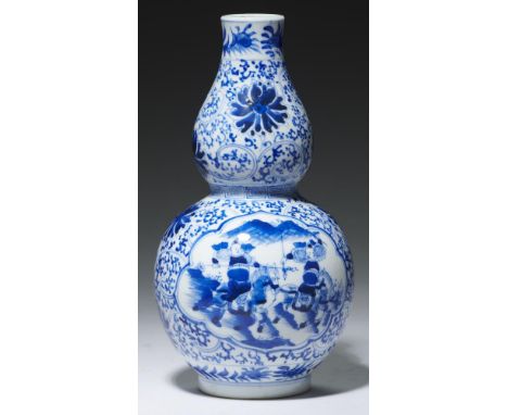 A CHINESE BLUE AND WHITE DOUBLE GOURD VASE, QING DYNASTY, 19TH C 20cm h, Kangxi mark++Good condition