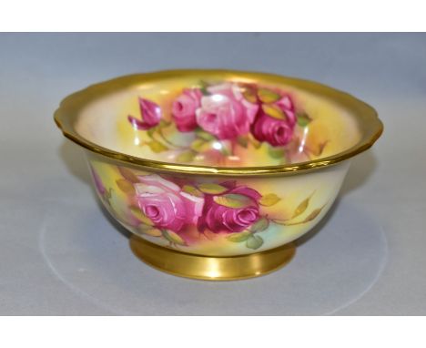 A ROYAL WORCESTER PORCELAIN FOOTED BOWL, decorated with sprays of roses and signed M. Hunt, puce factory mark to base dated 1