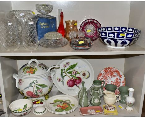 A GROUP OF CERAMICS AND GLASSWARE, including a small quantity of Portmeirion Pomona pattern items, (circular platter, snack b