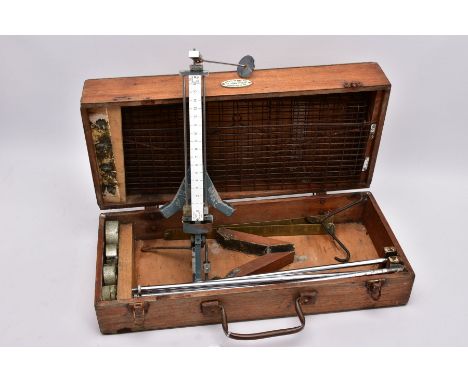 A CASED SET OF PORTABLE AVON SCALE CO OF LONDON FISH SCALES, to weight up to 20lbs, the case fitted with five loose weights, 