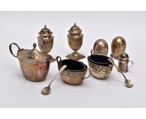 A QUANTITY OF SILVER ITEMS, to include a pair of late Victorian silver pepperettes, each in the form of an egg, raised on thr