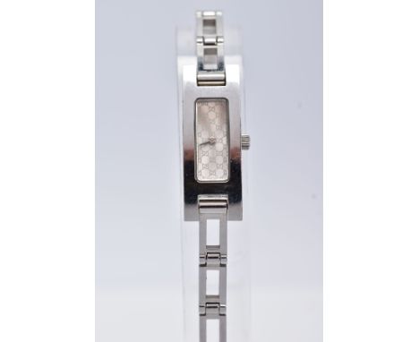 A LADIES GUCCI 3900L WRISTWATCH, stainless steel watch with a rectangular Gucci motif dial, vacant numerals, silver tone hand