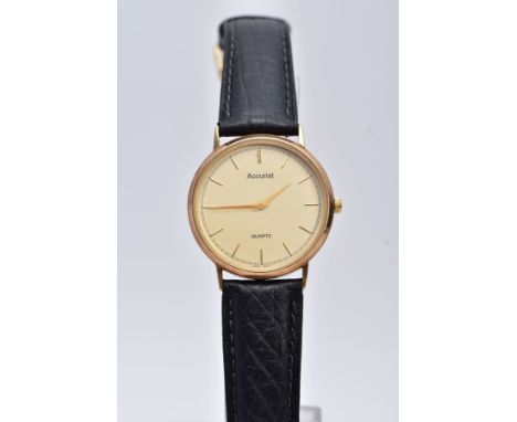A GENTS 9CT GOLD 'ACCURIST' WRISTWATCH, round gold tone dial signed 'Accurist, Quartz', baton markers, gold tone hands, withi