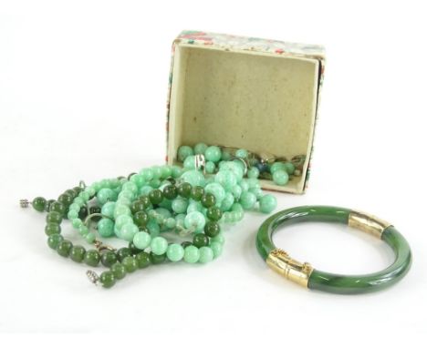 Various jade and other necklaces, comprising a graduated pale jade necklace, with spherical beads, a 9ct gold clasp 40cm long