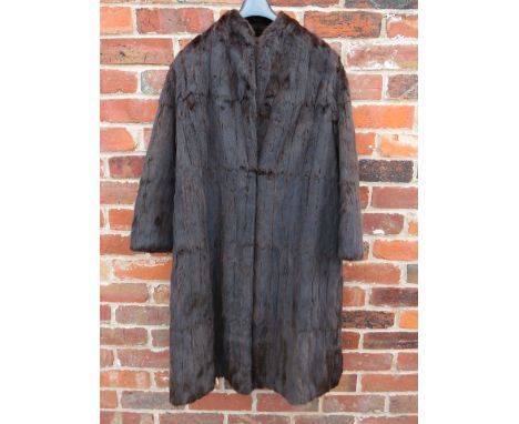 A LADIES VINTAGE RICH MAHOGANY BROWN FUR COAT, possibly ermine, fully lined, front hook fastening