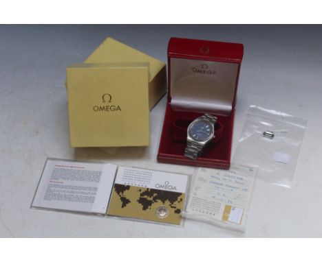 OMEGA - A BOXED ELECTRONIC F200HZDAY SEAMASTER CHRONOMETER, watch complete with box, guarantee and spare link, Dia 4 cmCondit