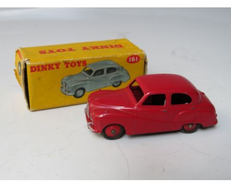 A VINTAGE BOXED DINKY TOYS 'AUSTIN SOMERSET SALOON' No. 161