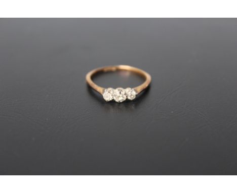 AN 18CT GOLD THREE STONE DIAMOND RING, set with three small diamonds estimated at less than 20pts in total, approx weight 1.4