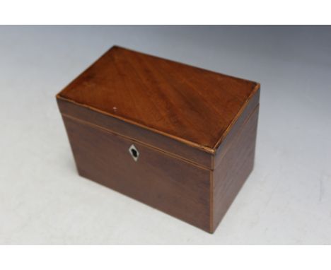 A SMALL WOODEN TWO SECTION TEA CADDY, W 13.5 cm