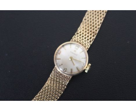 A VINTAGE LADIES 9 CARAT GOLD TISSOT WRIST WATCH, approx weight 20g, Dia 2 cm