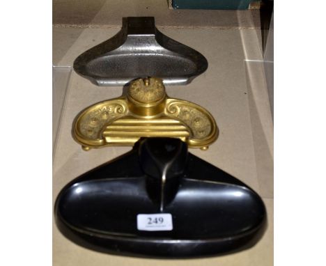 Late 19th C, gilded inkwell, central well and three space pen rest with filigree scroll and wheel decoration, together with a