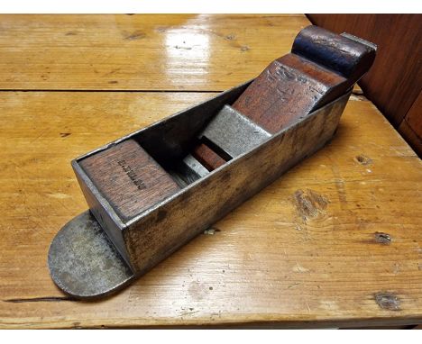 Rounded Vintage Woodworking Plane Tool - unmarked, but with a Howarth blade