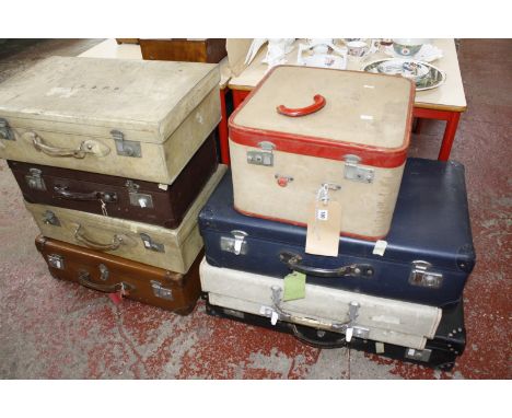 Various vintage luggage suitcases -8