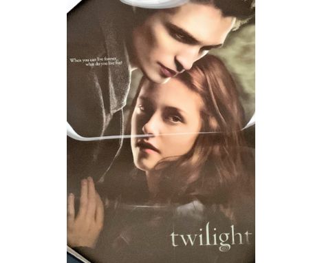 Twilight holographic movie poster, approx 26x18. Displaying beautiful images of Kristen Stewart and Robert Pattinson as Bella