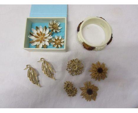 3 Sarah Cov brooches, 2 brooch earrings set &amp; bangle