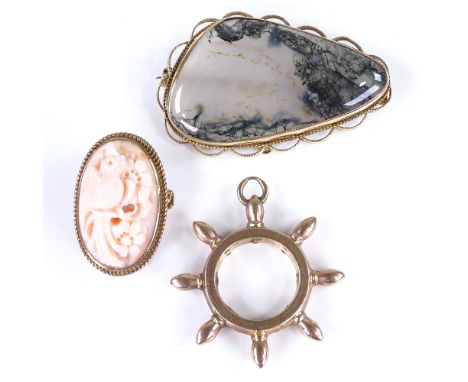 Various gold jewellery, including 9ct moss agate brooch, 9ct pink coral brooch, and 10ct ship's wheel fob frame, 17.8g total 