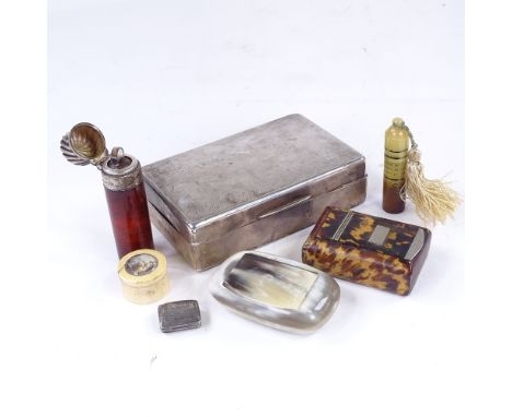 A group of various items, including a Victorian tortoiseshell snuffbox, length 7cm, a horn snuffbox, a Georgian silver vinaig