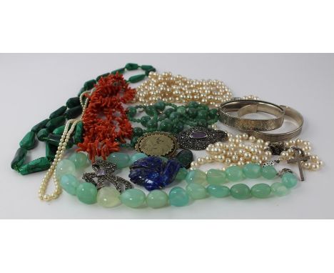 ***REOFFER IN&nbsp;DERBY BARGAIN HUNT SALE&nbsp;NOVEMBER A&amp;C £60-£100***&nbsp;A collection of costume jewellery, to inclu