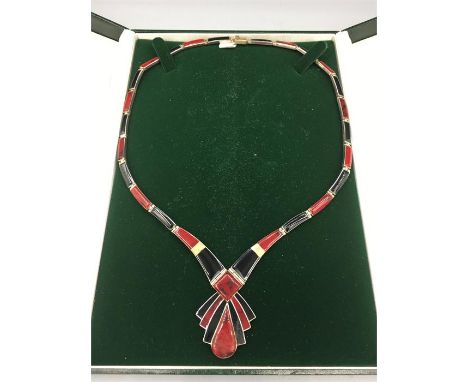 An Art Deco necklace in red and black enamel