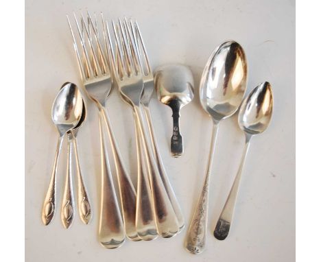 Mixed silver flatware, to include a George III silver caddy spoon, in the Fiddle pattern, maker Samuel Knight, London 1816, 8