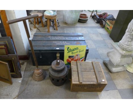 A tin trunk, pine crate, a wooden barrel lamp, etc. 