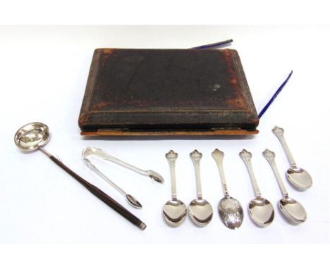 A CASED SET OF SIX SILVER TEASPOONS WITH TONGS by Thomas Bradbury, London 1902, in the form of lace back trefid spoons, 97g (