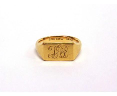 AN 18 CARAT GOLD SIGNET RING London 1943, monogrammed, finger size R, 9.4g gross