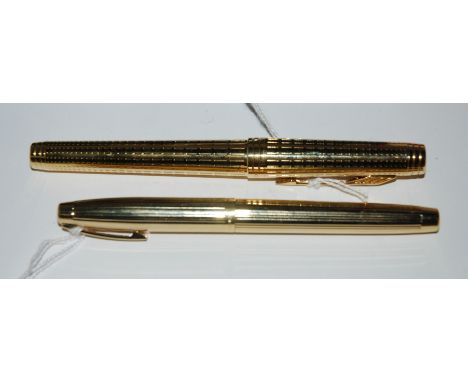 A gold-plated Parker fountain pen, similar Sheaffer example in original boxes, and two Parker pens with four ink bottles Cond