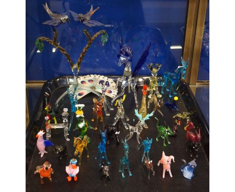 A collection of lamp work animals Condition Report: In the main the animals are in good condition. The robin at the front has