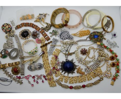 A bag full of vintage costume jewellery to include a domino design bangle etc Condition Report: Condition report not availabl