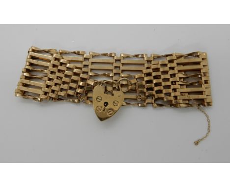 A wide 9ct gold gate bracelet, weight approx 17.7gms Condition Report: Available upon request