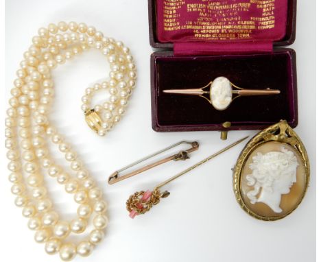 A 9ct gold fox head brooch, weight 1.7gms, 9ct cameo brooch 3.6gms and other items Condition Report: Condition report not ava