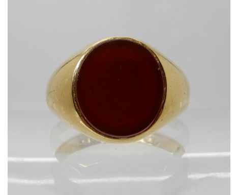 An 18ct gold carnelian signet ring, size m1/2, weight 3.8gms Condition Report: Available upon request