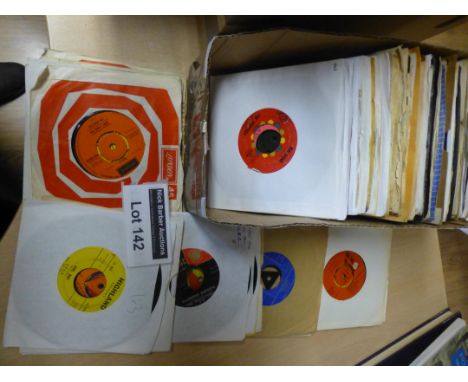 Records : Terrific collection of 100 x 1950's/60's singles of US/UK labels - mostly soul/R & B/rock n roll/doo wop incl rare 