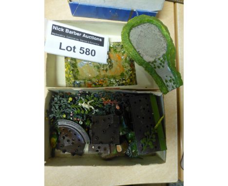 Die-cast : Britains vintage garden/pond set, within box looks complete and in very good condition.